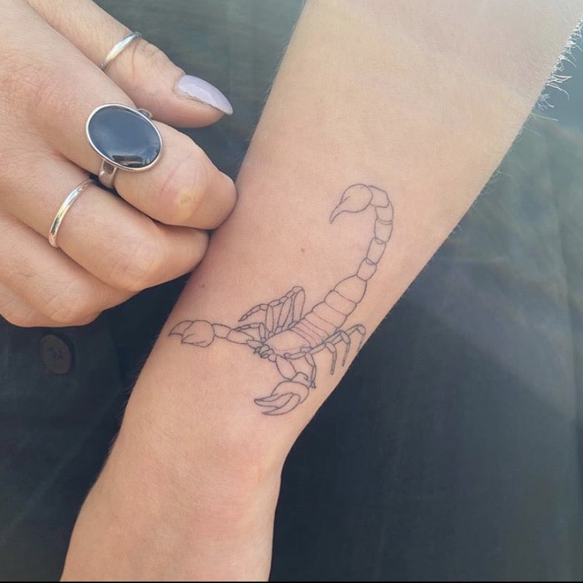 What You Need To Know About Line Tattoos According To An Expert